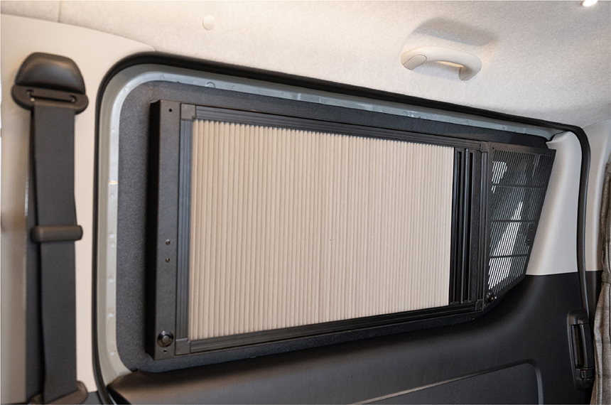 ハイエース LEGANCE ガルウインドウ