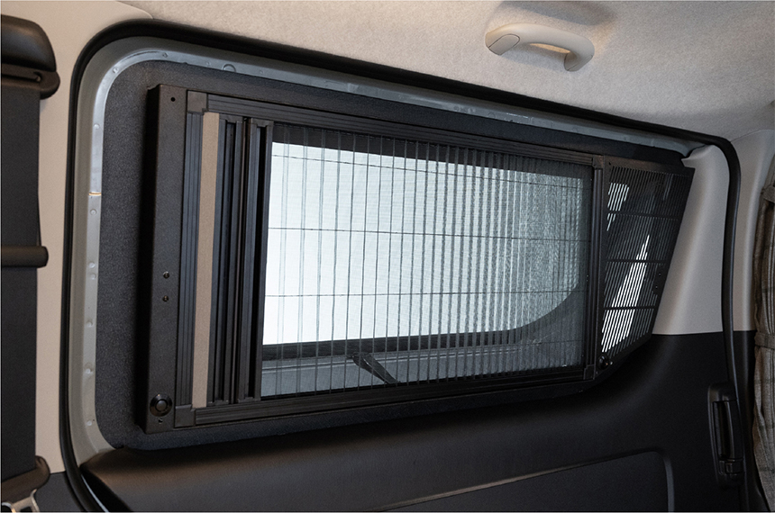 ハイエース LEGANCE ガルウインドウ