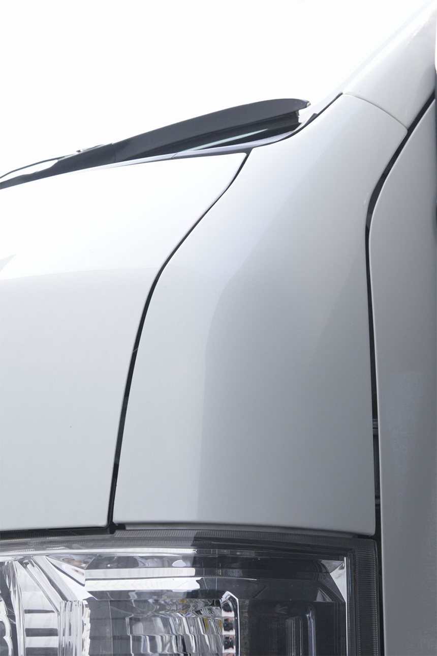 ハイエース 海外純正 塗装済フロントコーナーパネル(交換タイプ)