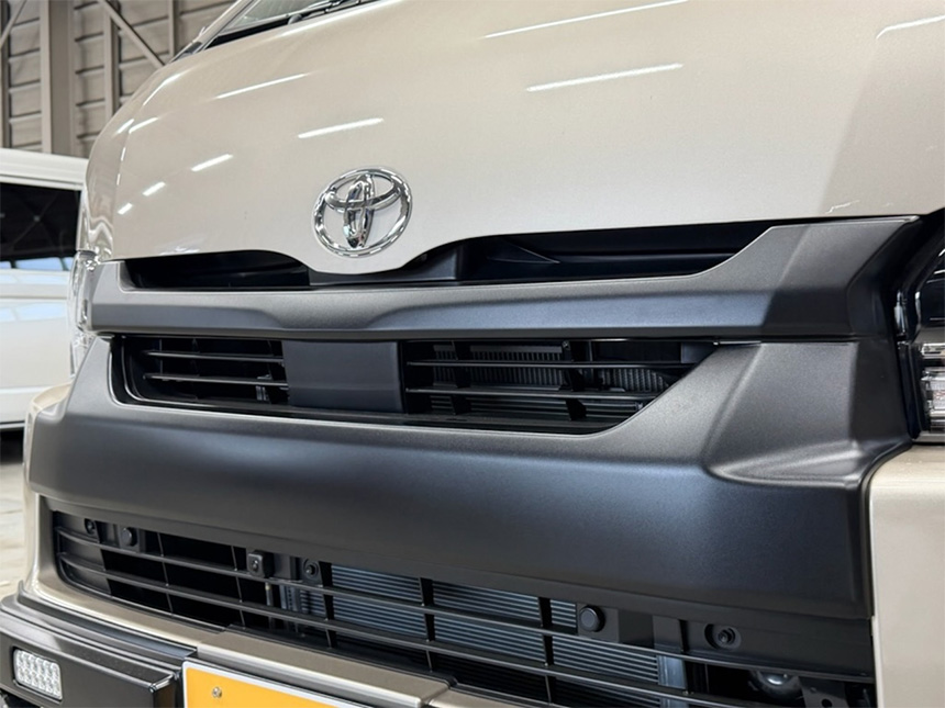 ハイエース 6型～現行モデル ワイドボディー用 マットブラックグリルカバー