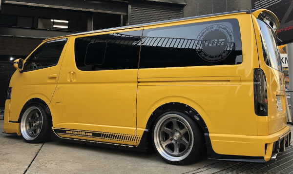 ハイエース用 ESSEX EL 18インチホイール(2ピース)＆タイヤセット