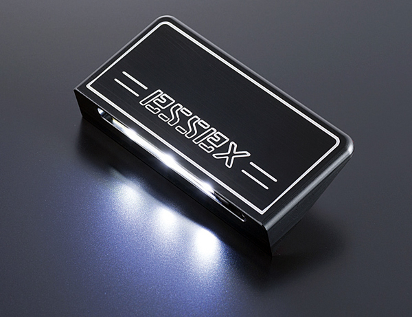 ハイエース用 ESSEX ビレット グローブボックスカバー