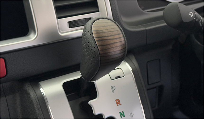 ハイエース 4型～現行モデル用 LEGANCE ステアリング＆シフトノブ