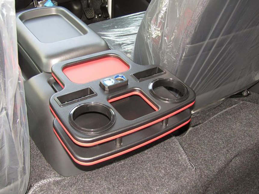 ハイエース　エレガントセカンドセンタードリンクホルダー(USB充電付)