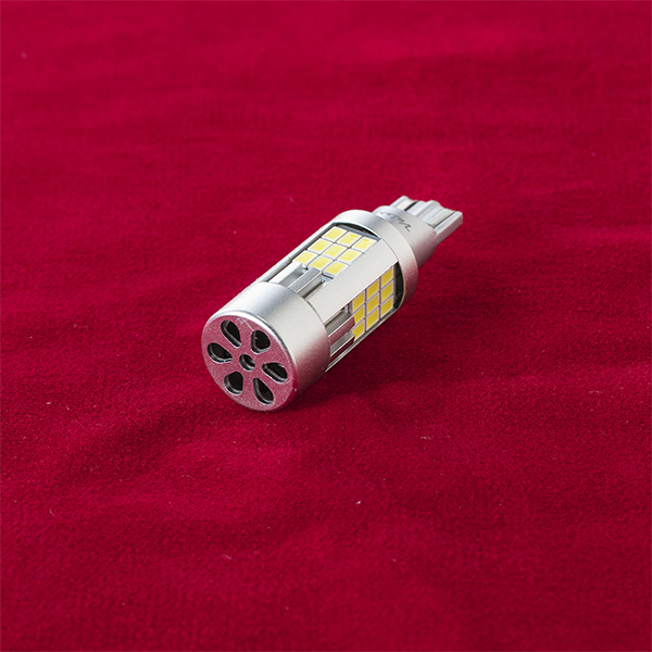 ハイエース用 ヴァレンティジュエル LEDバックランプバルブ